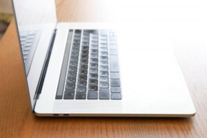 副業で成功するための最適なパソコン選び:メーカー別比較と選定ポイント